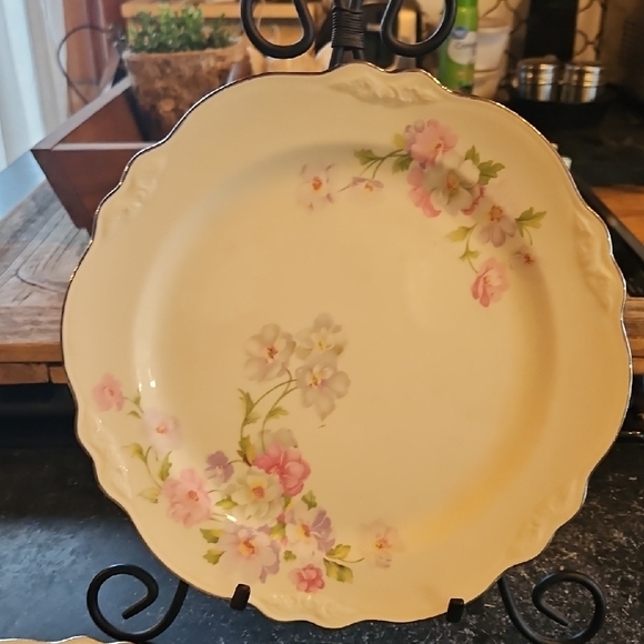 Set Of 6 Homer Laughlin Floral Plate with Pink and Purple Accents - Picture 7 of 14
